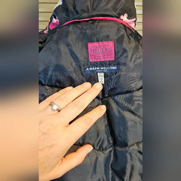 VGC Joules Merriton gilet RRP £55, fits UK size 8-10, quilted floral body warmer - Picture 10 of 16